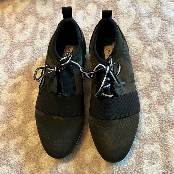 Women’s Steve Madden green camo antics lace up athletic sneakers size 6 - Picture 2 of 6